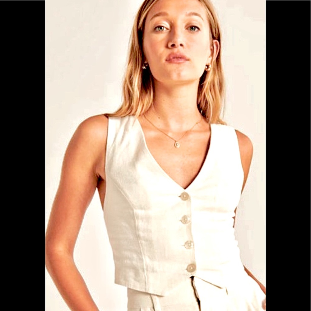 NWT Abercrombie and Fitch vest